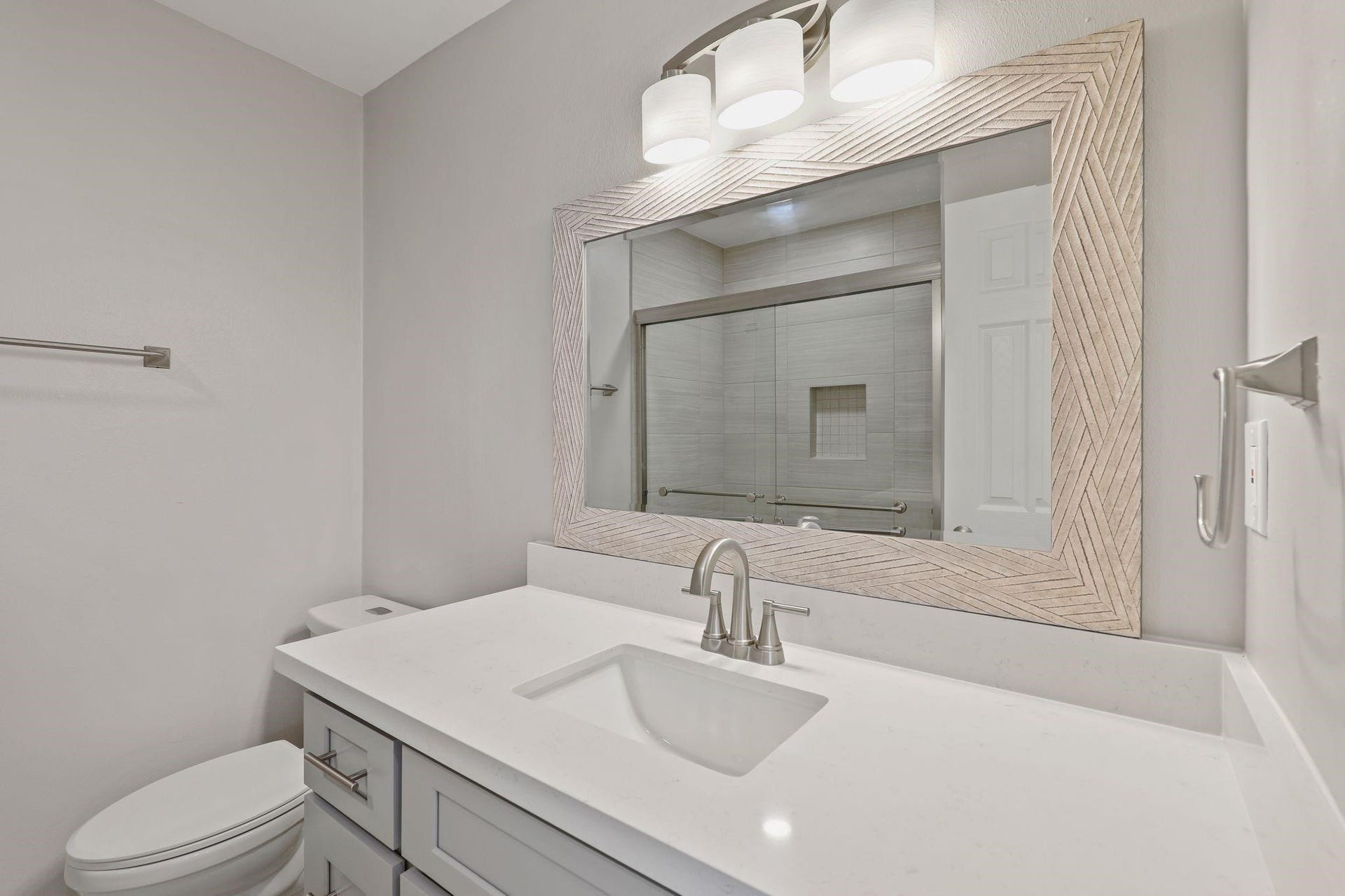 2121 Fountain View Drive, #24, Houston, TX 77057 2121 Fountain View Drive, #24, Houston, TX 77057