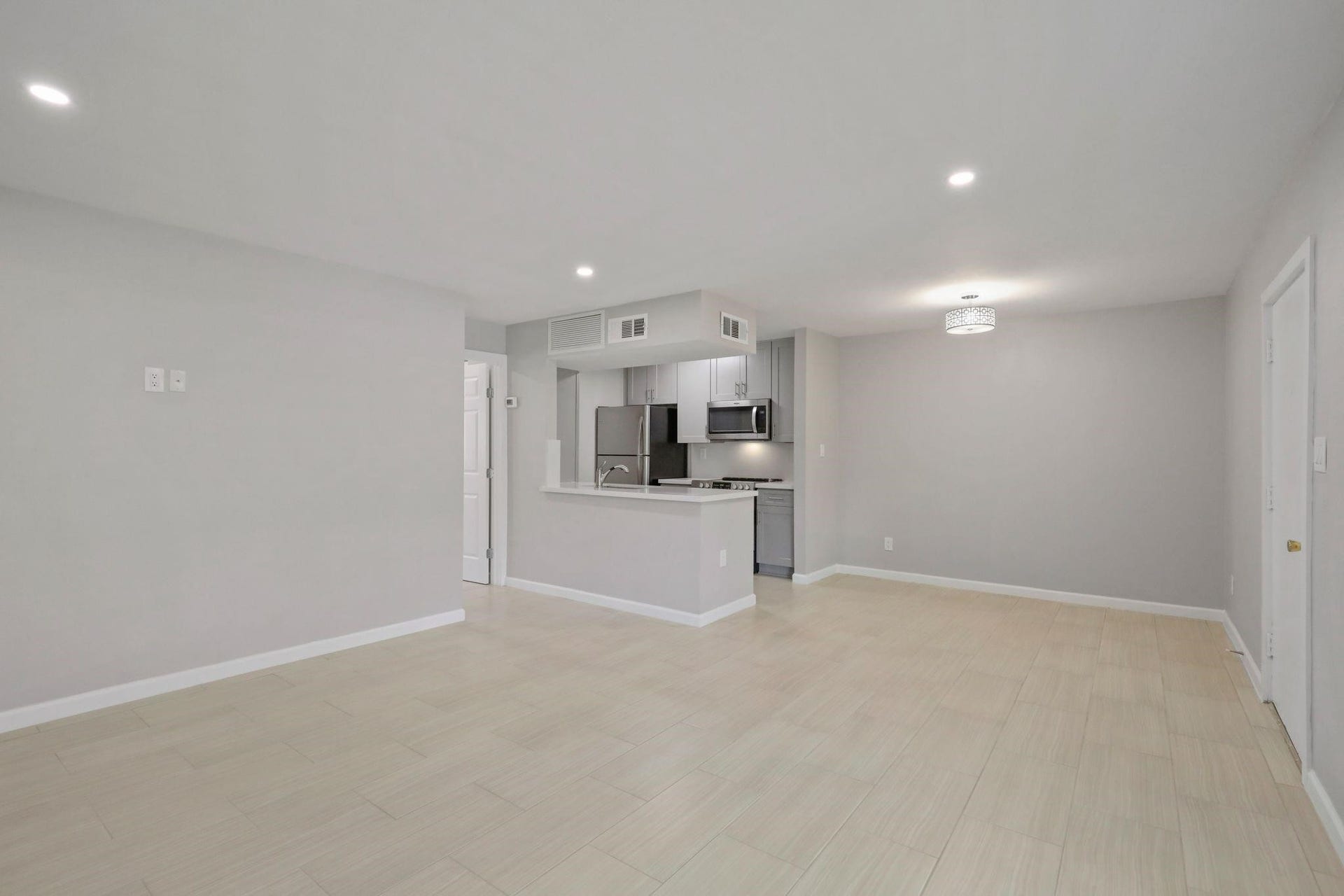 2121 Fountain View Drive, #24, Houston, TX 77057 2121 Fountain View Drive, #24, Houston, TX 77057
