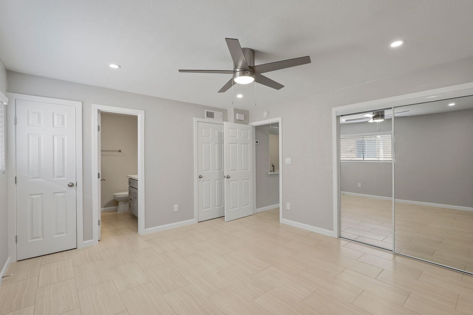 2121 Fountain View Drive, #24, Houston, TX 77057 2121 Fountain View Drive, #24, Houston, TX 77057
