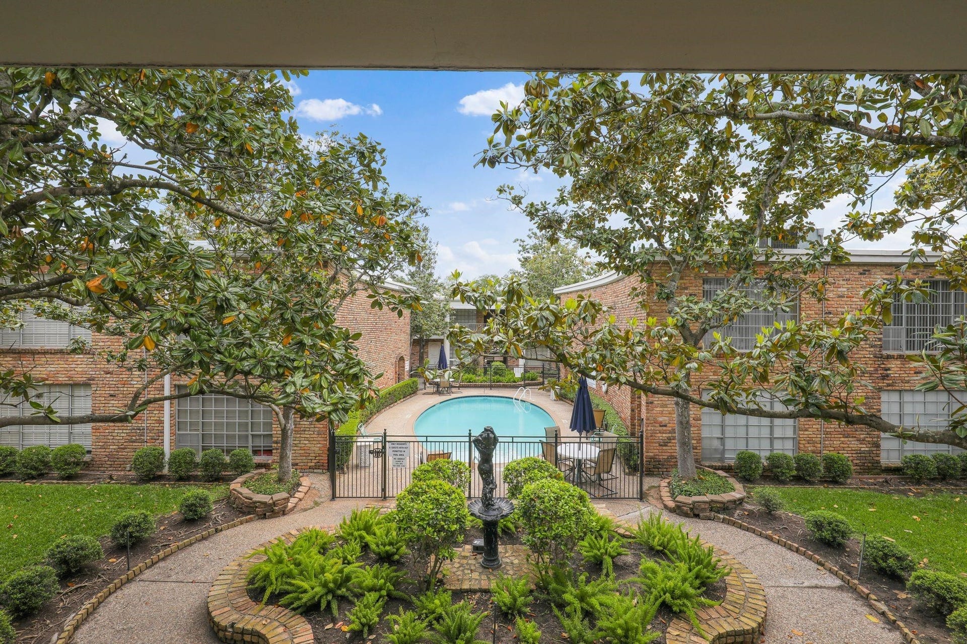 2121 Fountain View Drive, #24, Houston, TX 77057 2121 Fountain View Drive, #24, Houston, TX 77057