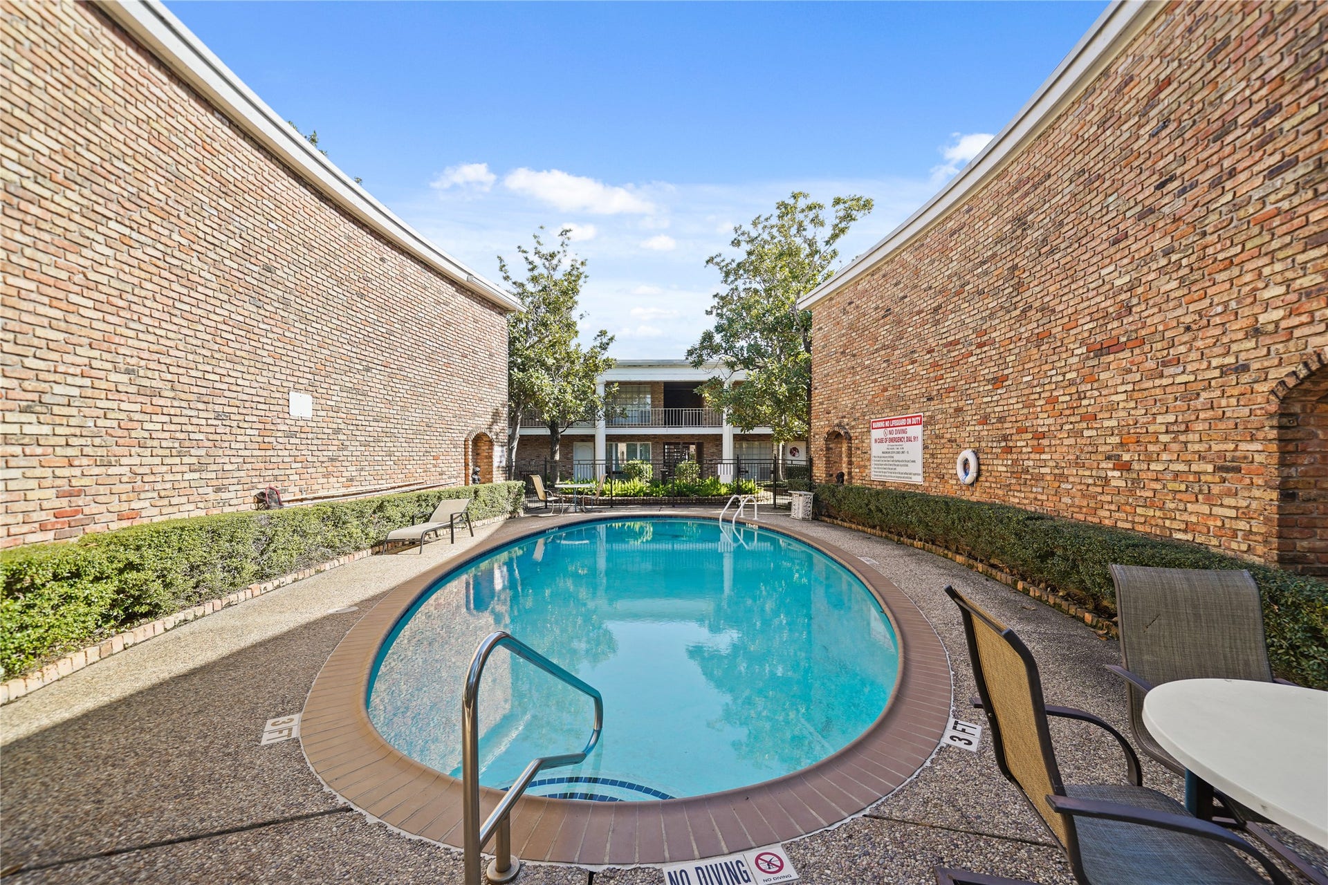 2121 Fountain View Drive, #24, Houston, TX 77057 2121 Fountain View Drive, #24, Houston, TX 77057