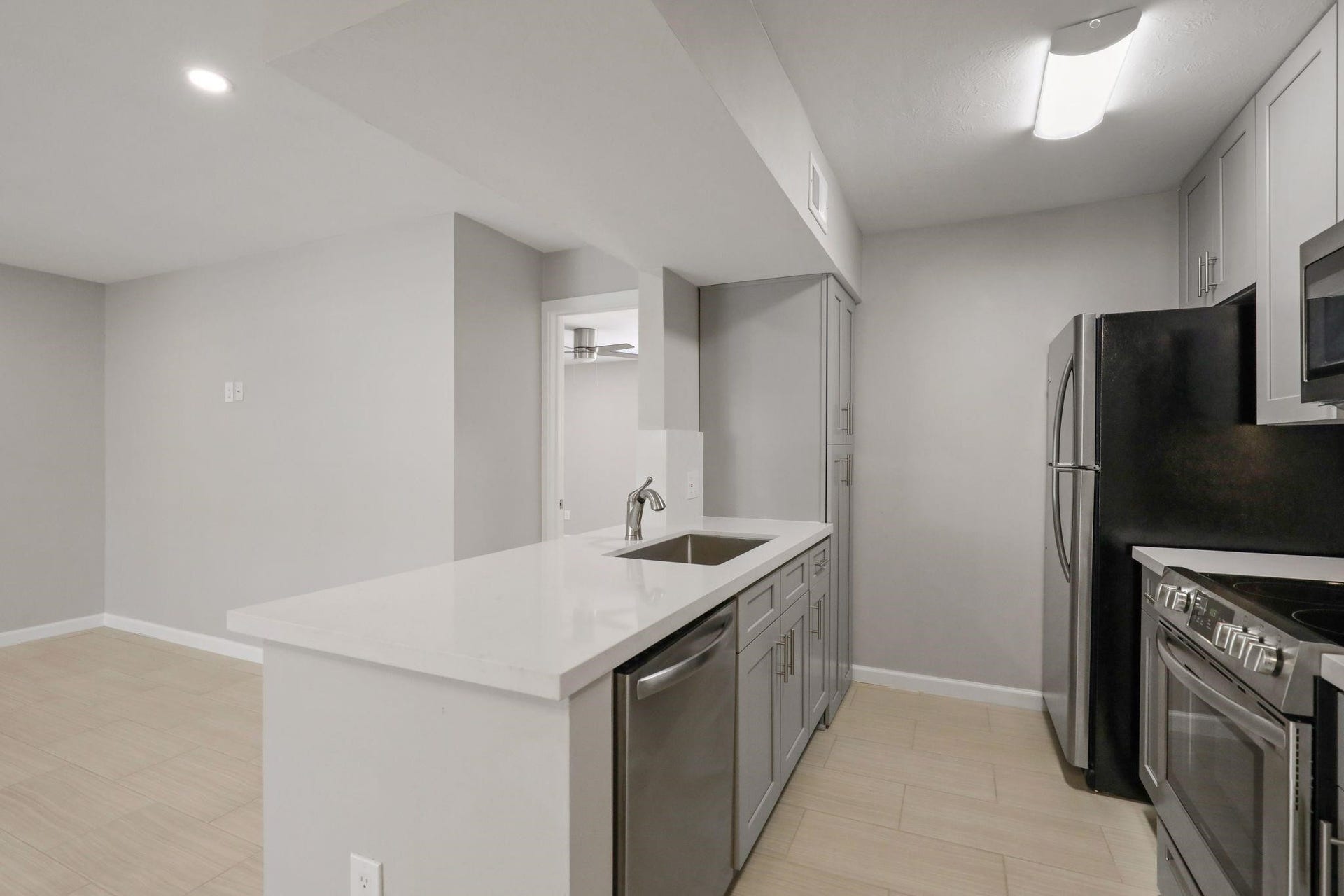 2121 Fountain View Drive, #24, Houston, TX 77057 2121 Fountain View Drive, #24, Houston, TX 77057