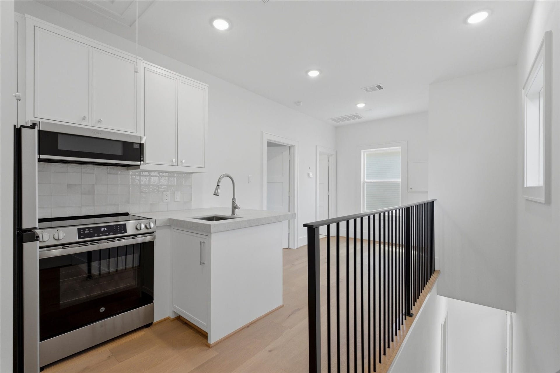 Privately situated above the garage, the fully appointed apartment features a complete kitchen, bedroom, full bath, and dedicated laundry area.
