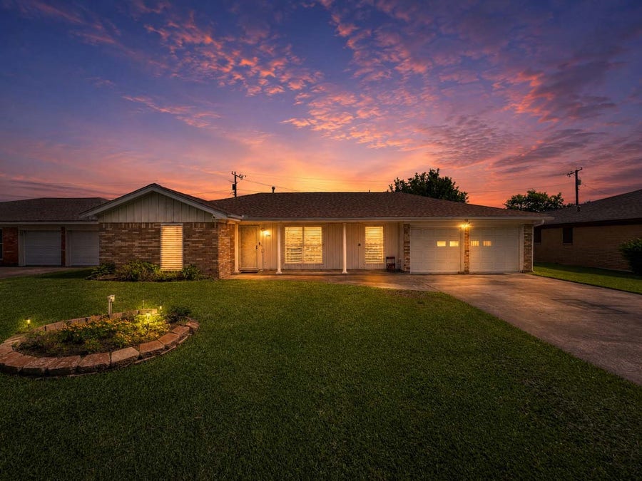 Property photo for 2514 16th Avenue N, Texas City, TX