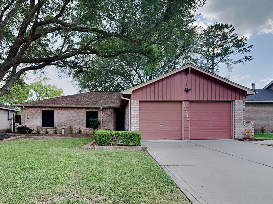 Property photo for 16418 Forest Bend Avenue, Friendswood, TX