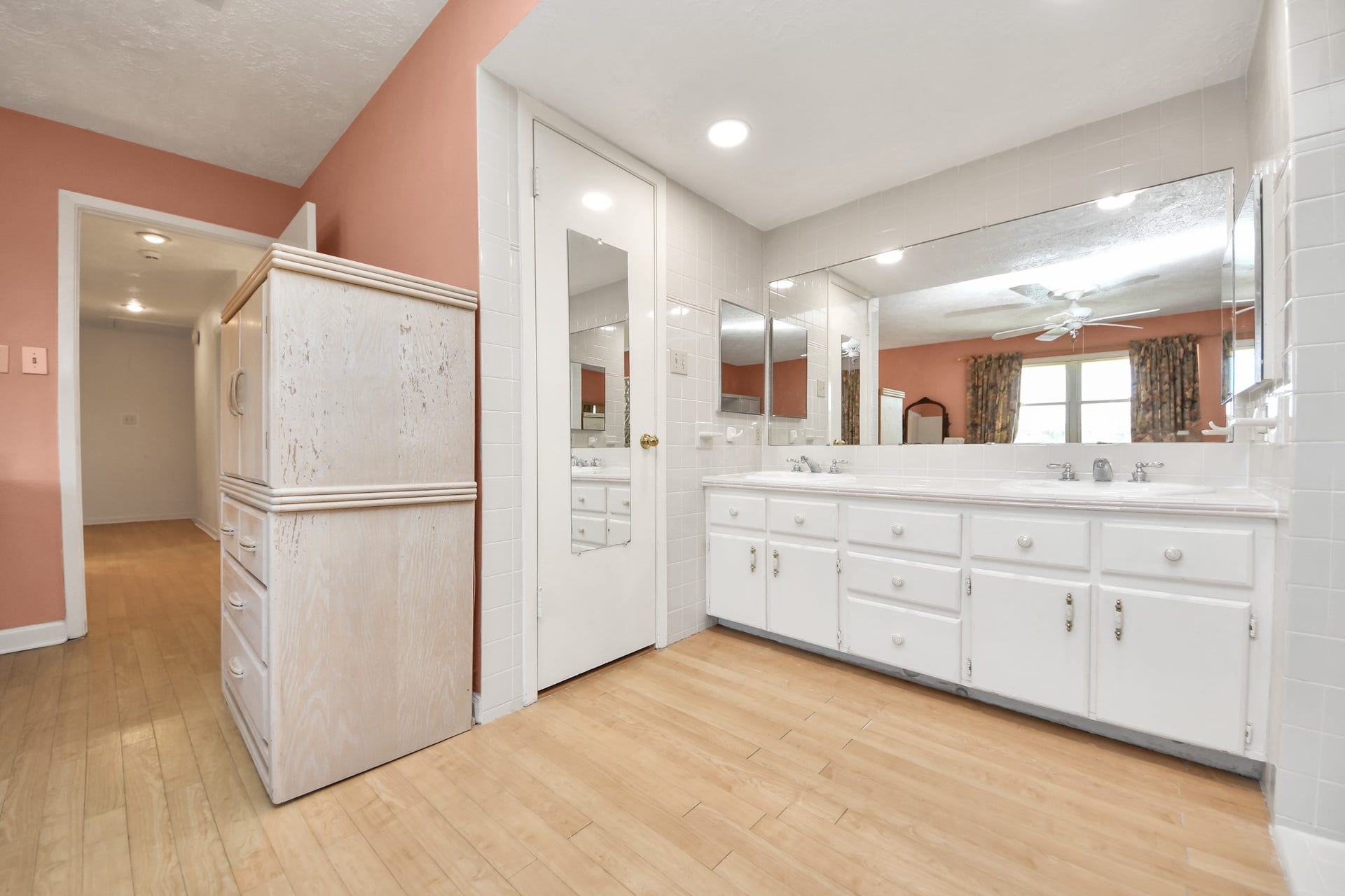 10522 Gulfstream Lane, Sugar Land, TX 77498 Main bathroom