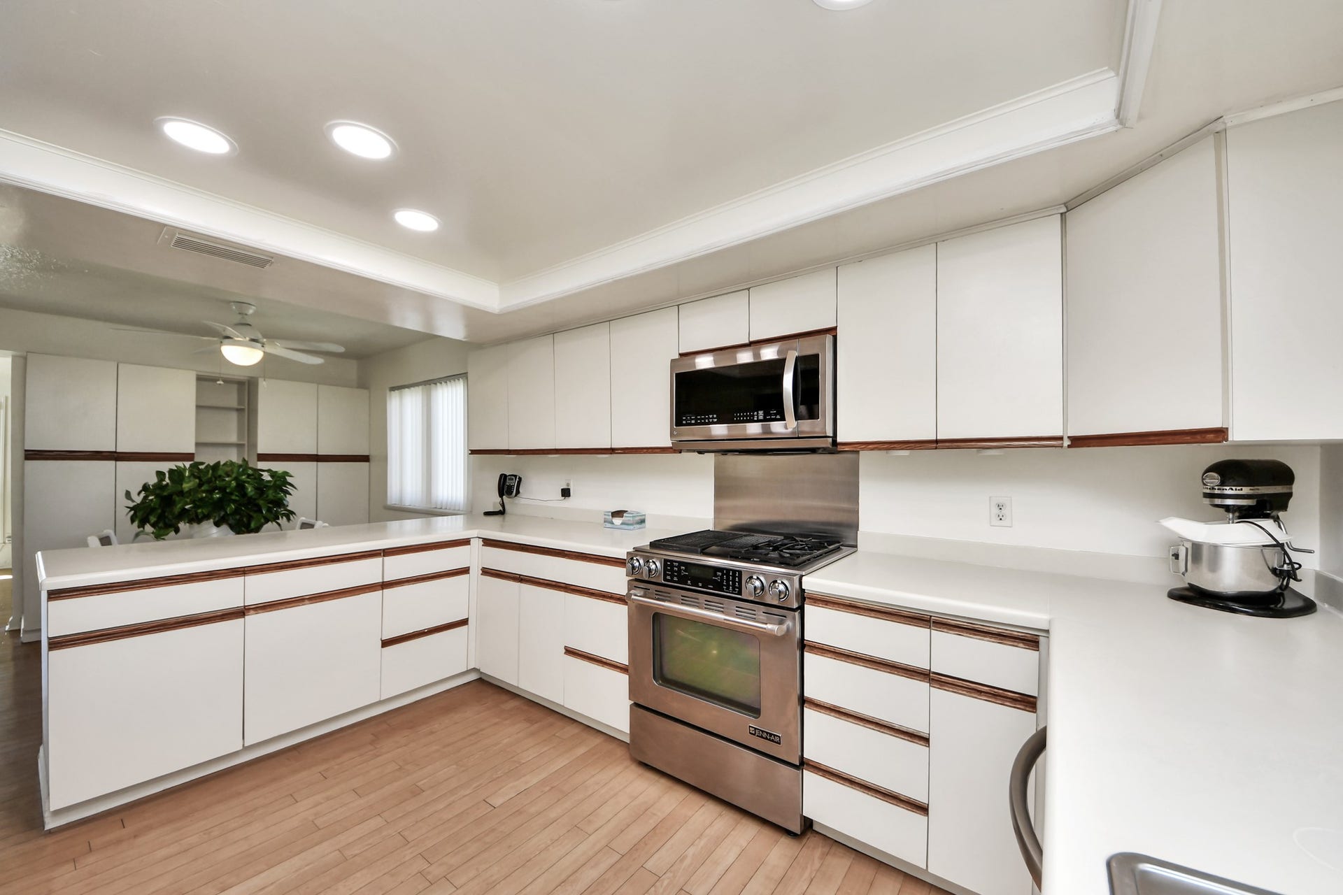 10522 Gulfstream Lane, Sugar Land, TX 77498 Kitchen area