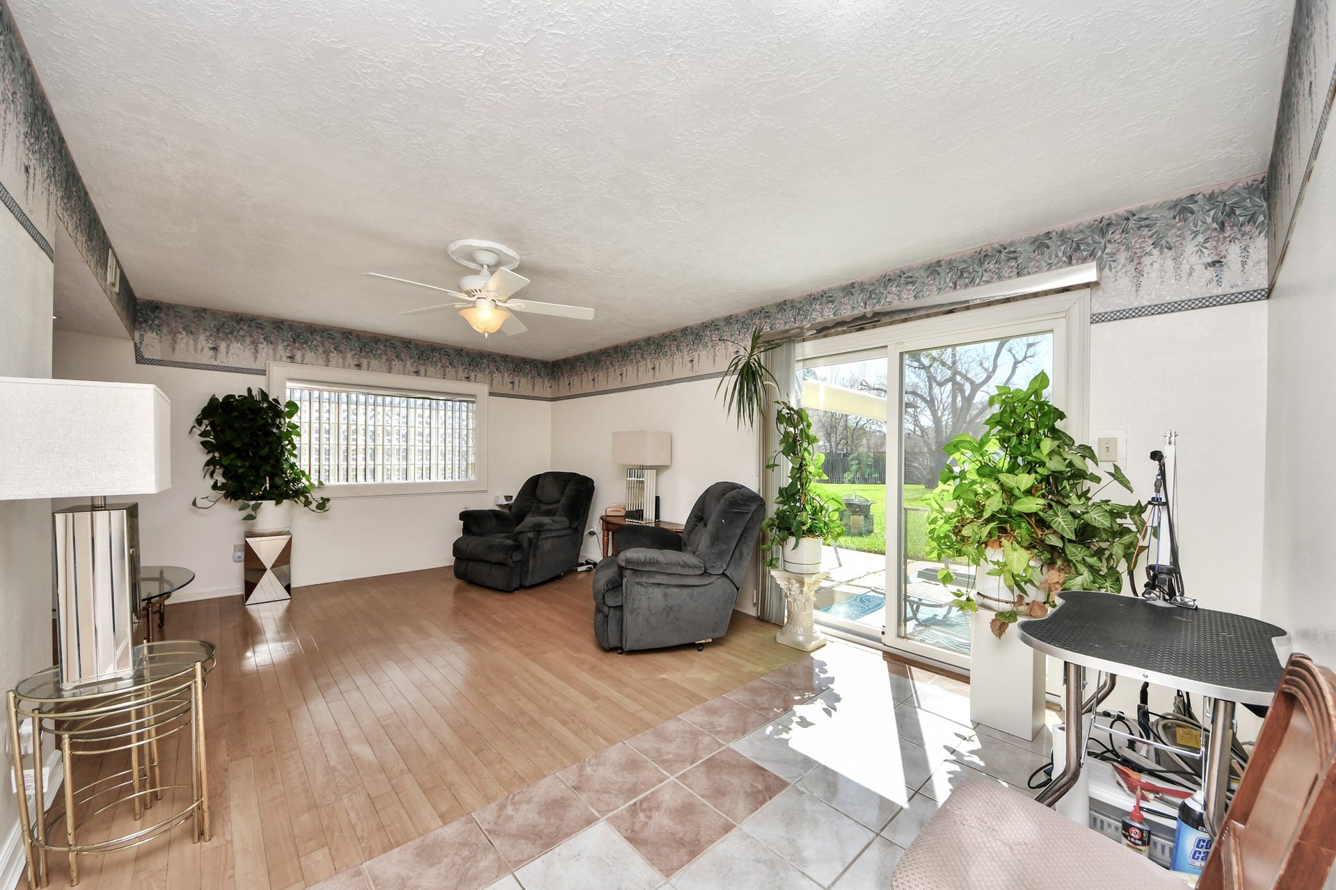 10522 Gulfstream Lane, Sugar Land, TX 77498 Living room area