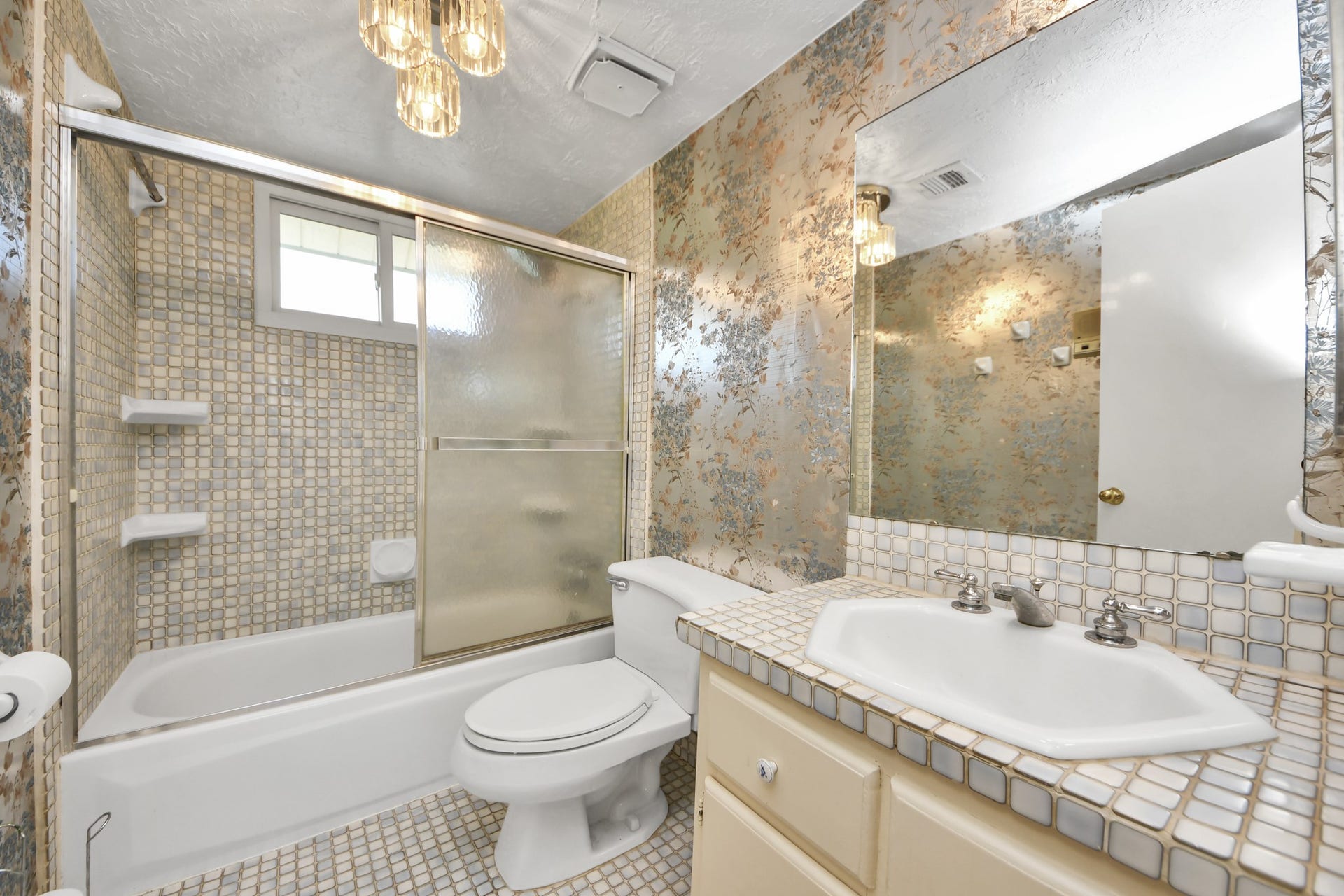 10522 Gulfstream Lane, Sugar Land, TX 77498 2nd full bathroom