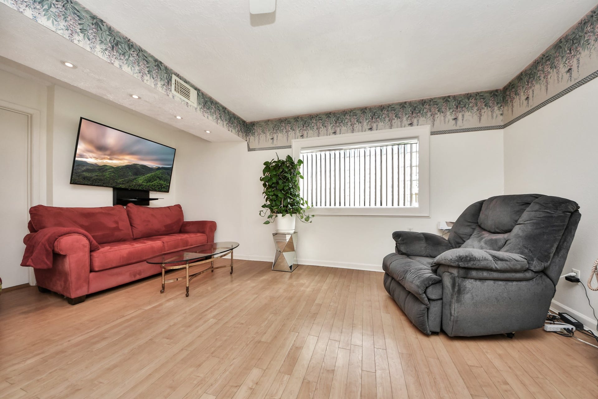 10522 Gulfstream Lane, Sugar Land, TX 77498 Spacious Living room area