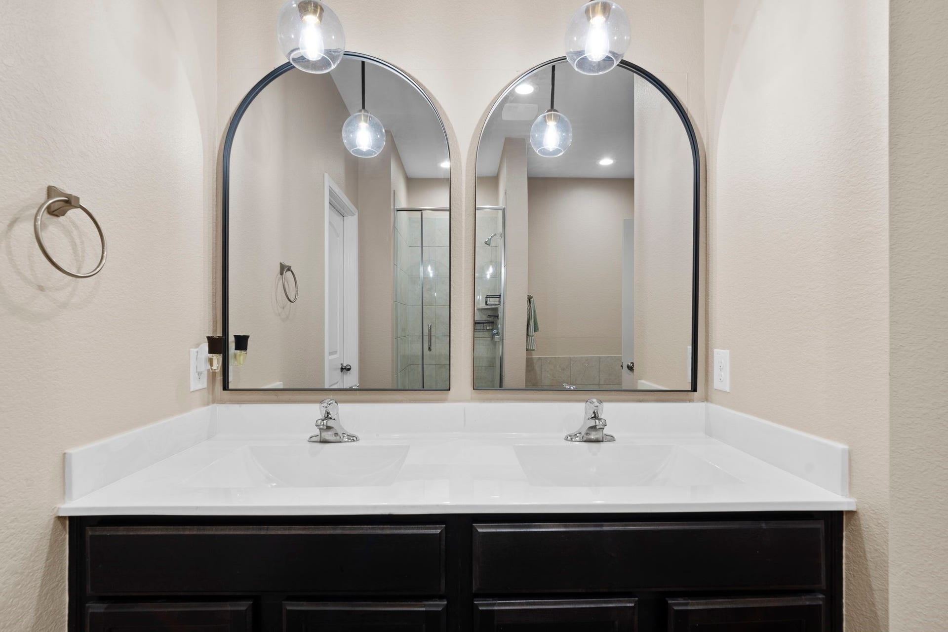 22624 Theodoli Drive, Katy, TX 77449 The primary ensuite bathroom features stylish pendant lighting, adding a modern touch and enhancing the rooms ambiance.