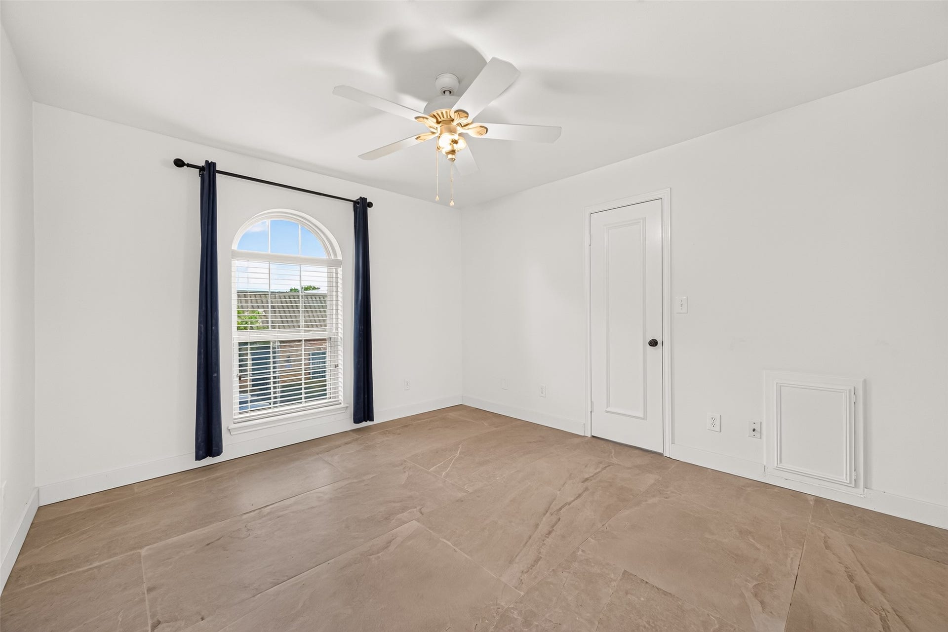 8615 La Fonte Street, Houston, TX 77024 8615 La Fonte Street, Houston, TX 77024