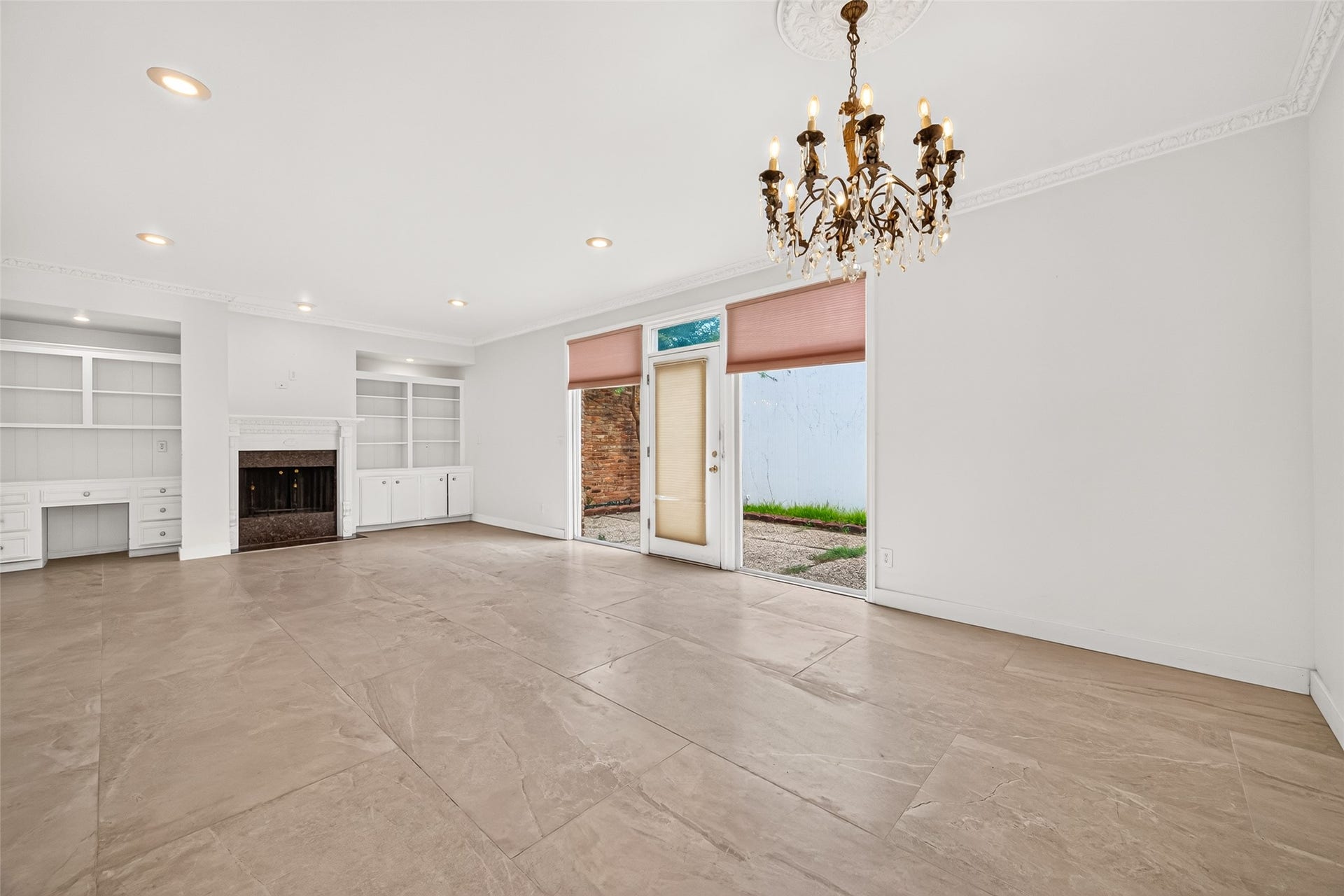 8615 La Fonte Street, Houston, TX 77024 8615 La Fonte Street, Houston, TX 77024