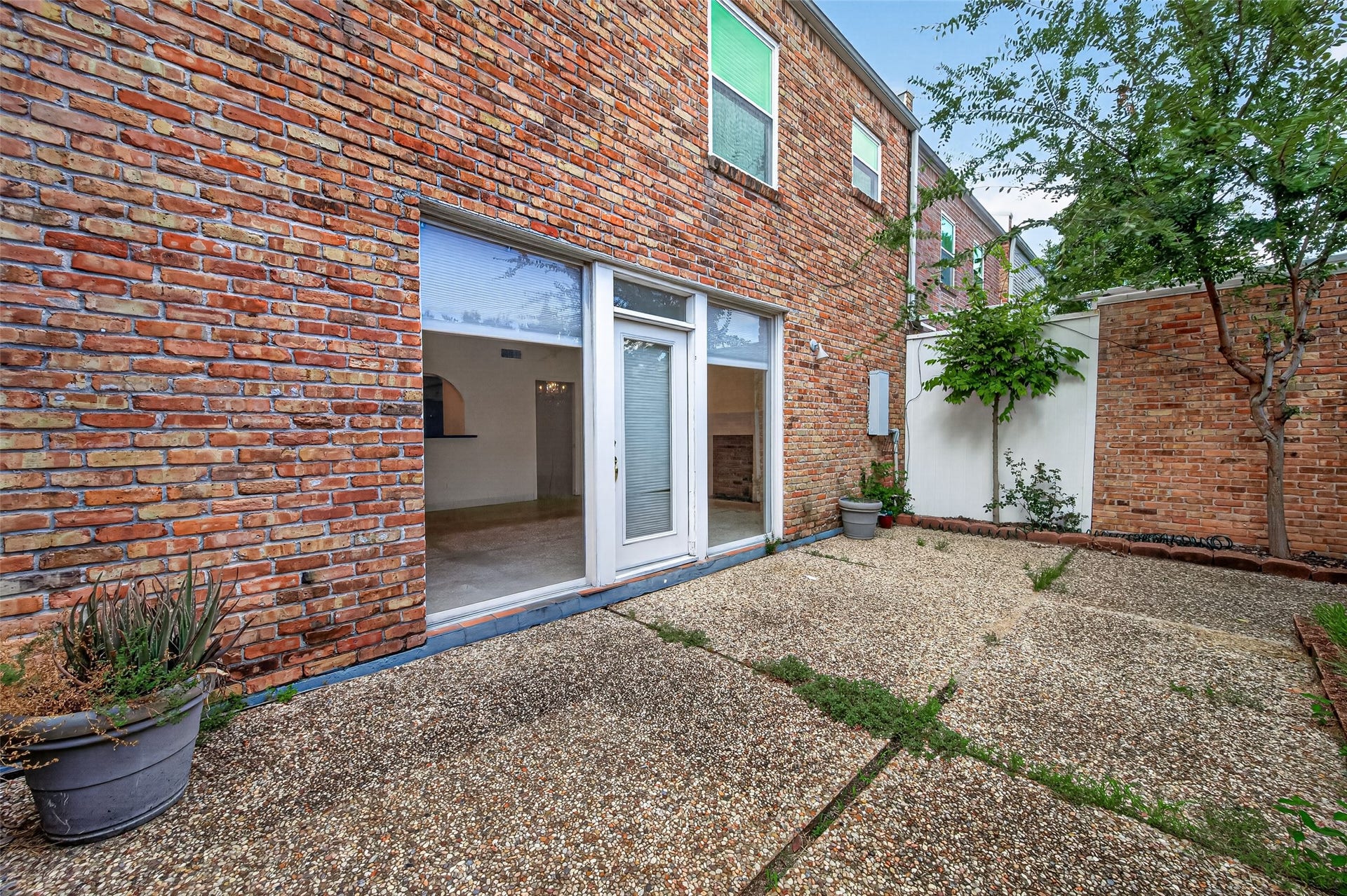 8615 La Fonte Street, Houston, TX 77024 8615 La Fonte Street, Houston, TX 77024