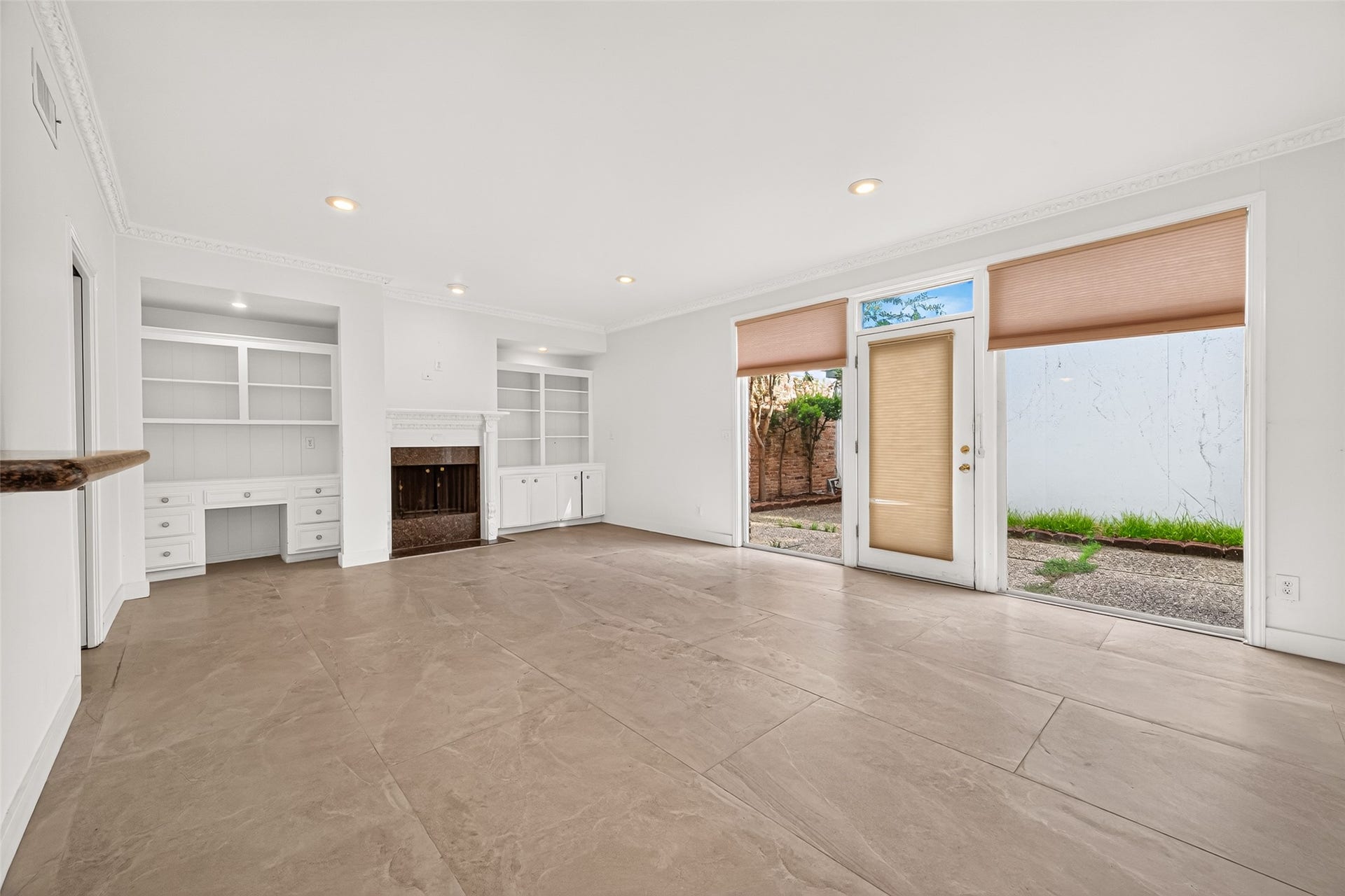 8615 La Fonte Street, Houston, TX 77024 8615 La Fonte Street, Houston, TX 77024