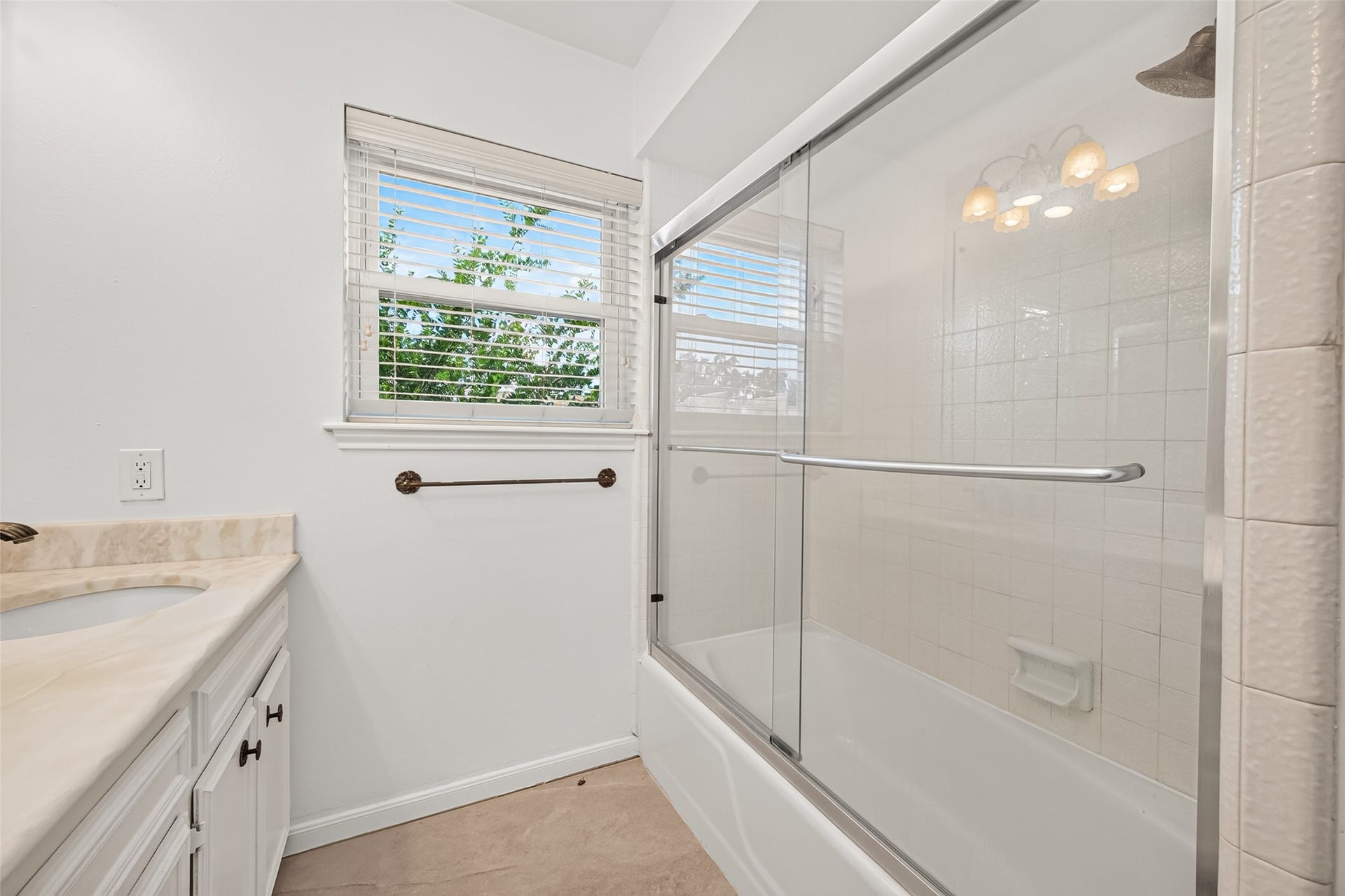 8615 La Fonte Street, Houston, TX 77024 8615 La Fonte Street, Houston, TX 77024