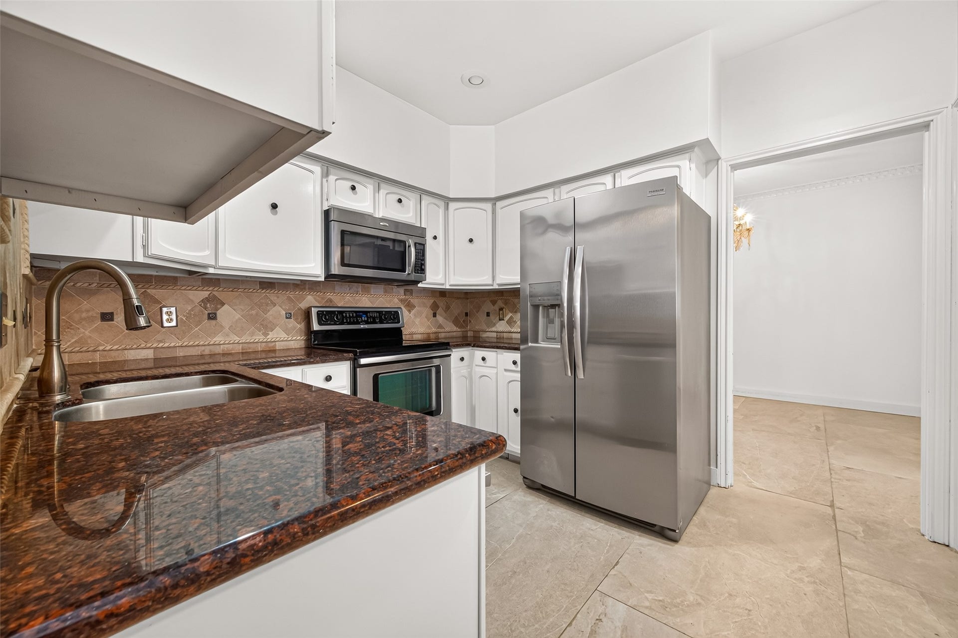8615 La Fonte Street, Houston, TX 77024 8615 La Fonte Street, Houston, TX 77024