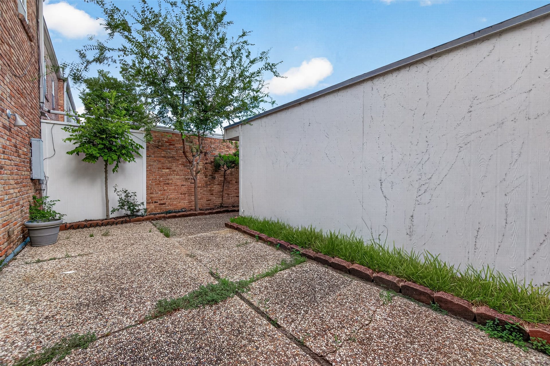 8615 La Fonte Street, Houston, TX 77024 8615 La Fonte Street, Houston, TX 77024