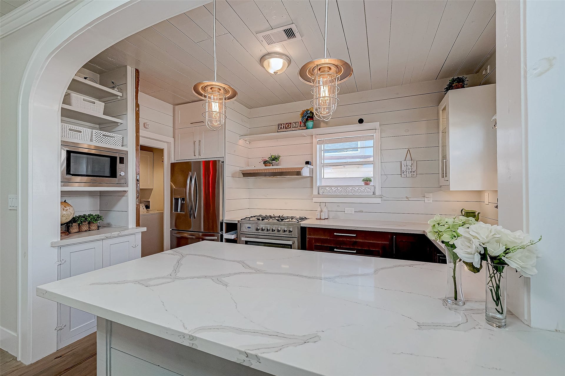 2415 31st Street, Galveston, TX 77550 Quartz Counter Top
