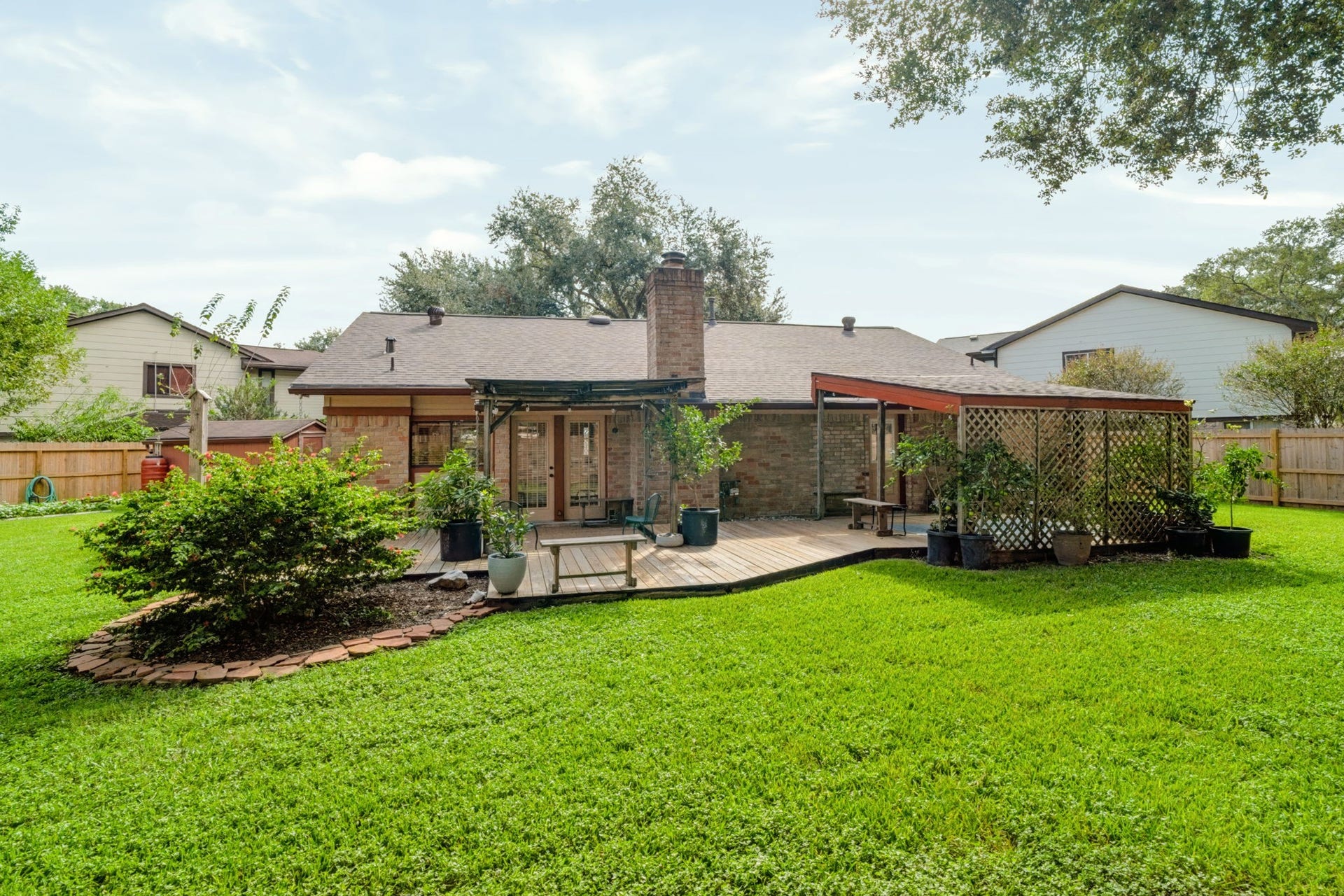 1802 Brushy Creek Drive, Sugar Land, TX 77478 Relax in your own backyard oasis or take full advantage of the fantastic neighborhood amenities, including a clubhouse, swimming pool, two parks, tennis courts, and a playgroundoffering something for everyone to enjoy!