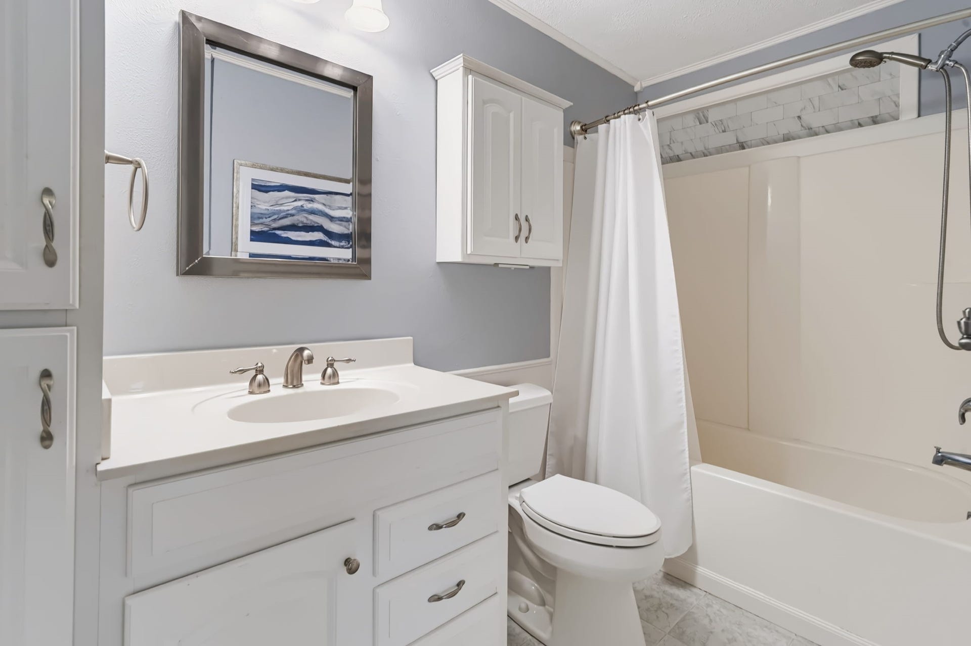 1802 Brushy Creek Drive, Sugar Land, TX 77478 The full hall bathroom features a classic tub/shower combination along with built-in storage to keep everyday essentials neatly organized.