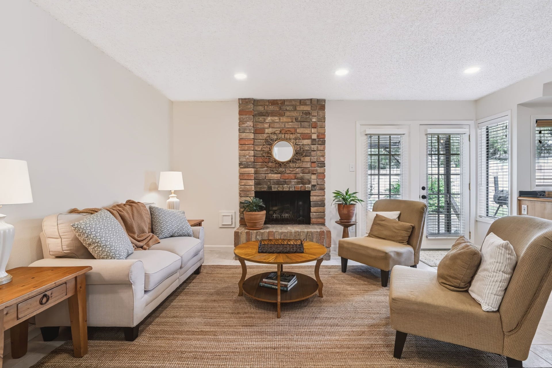 1802 Brushy Creek Drive, Sugar Land, TX 77478 Freshly painted interiors throughout in 2026, offering a clean, refreshed look and a move-in-ready feel.