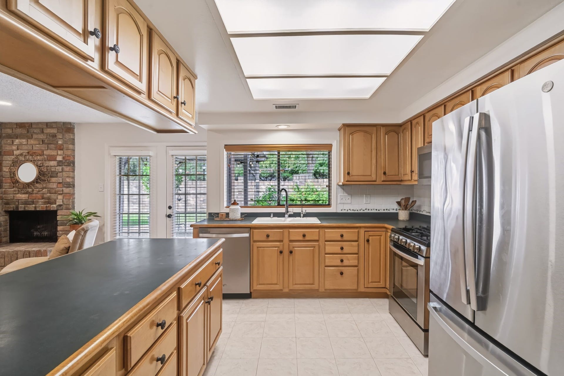 1802 Brushy Creek Drive, Sugar Land, TX 77478 The thoughtfully designed kitchen keeps everything within reach, making meal preparation and everyday cooking a breeze.