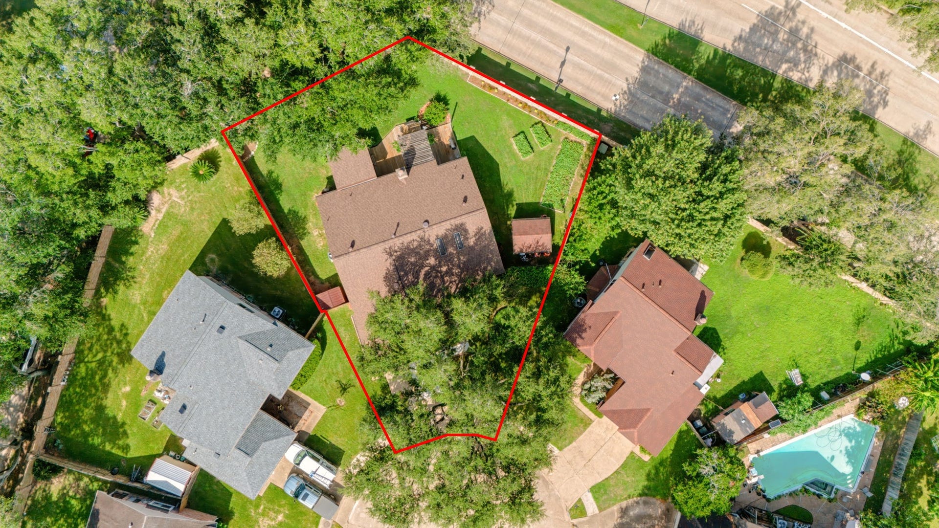 1802 Brushy Creek Drive, Sugar Land, TX 77478 Enjoy added peace of mind with a new roof installed in 2025, complete with a transferable warranty for the next owner.
