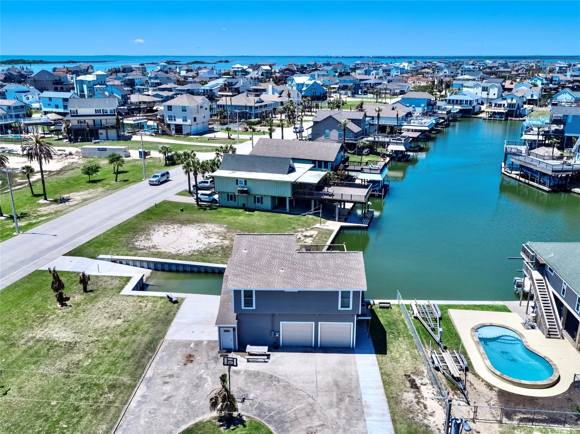 303 Tahiti Road, Tiki Island, TX 77554 303 Tahiti Road, Tiki Island, TX 77554