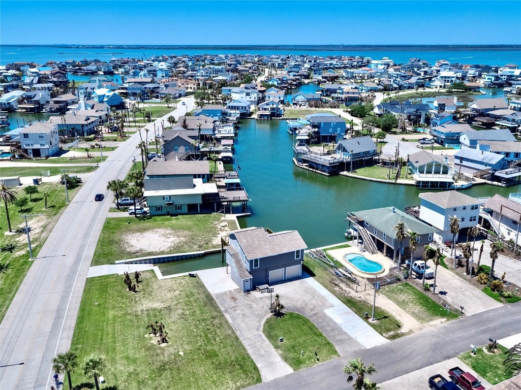 303 Tahiti Road, Tiki Island, TX 77554 303 Tahiti Road, Tiki Island, TX 77554