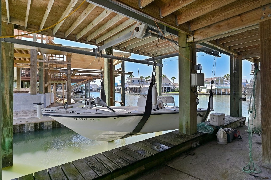 303 Tahiti Road, Tiki Island, TX 77554 303 Tahiti Road, Tiki Island, TX 77554