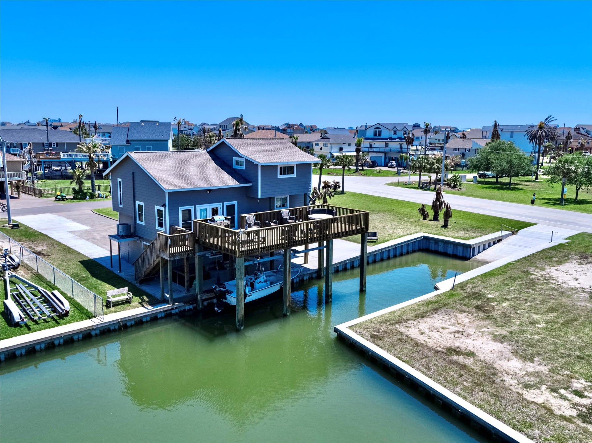 303 Tahiti Road, Tiki Island, TX 77554 303 Tahiti Road, Tiki Island, TX 77554