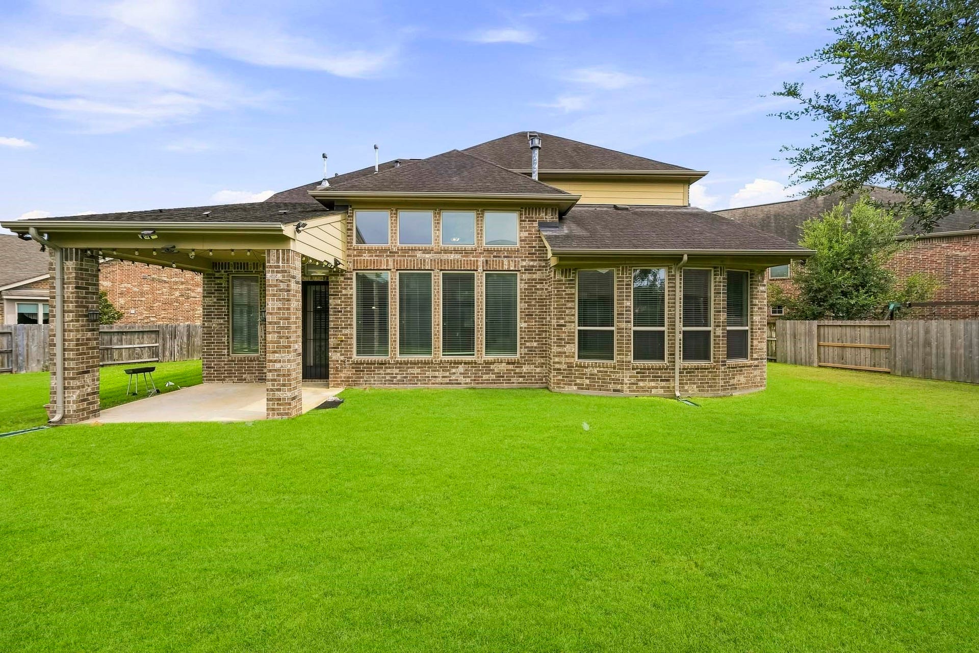 27730 Dalton Bluff Court, Katy, TX 77494 This spacious backyard features a large, well-maintained lawn with plenty of room for outdoor activities, entertaining, or future enhancements.