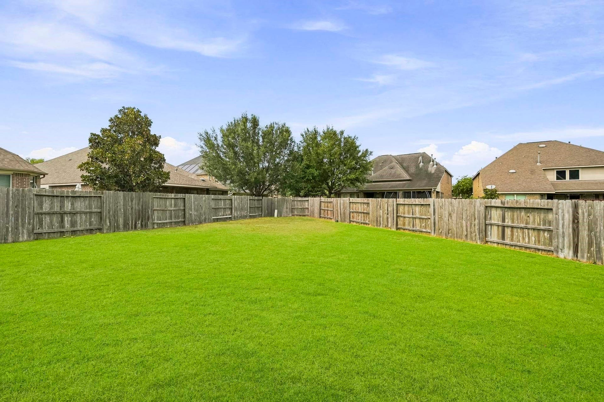 27730 Dalton Bluff Court, Katy, TX 77494 A fully fenced perimeter adds privacy and completes this inviting outdoor space.