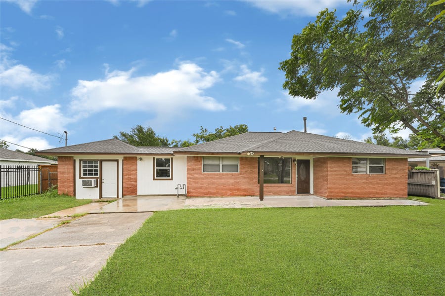 Property photo for 1407 Avenue I, Houston, TX