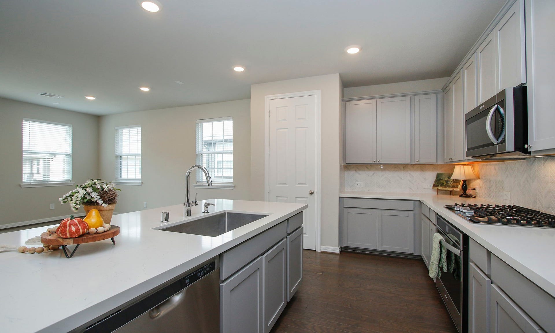 9447 Towne Lake Parkway, Cypress, TX 77433 Quartz countertop