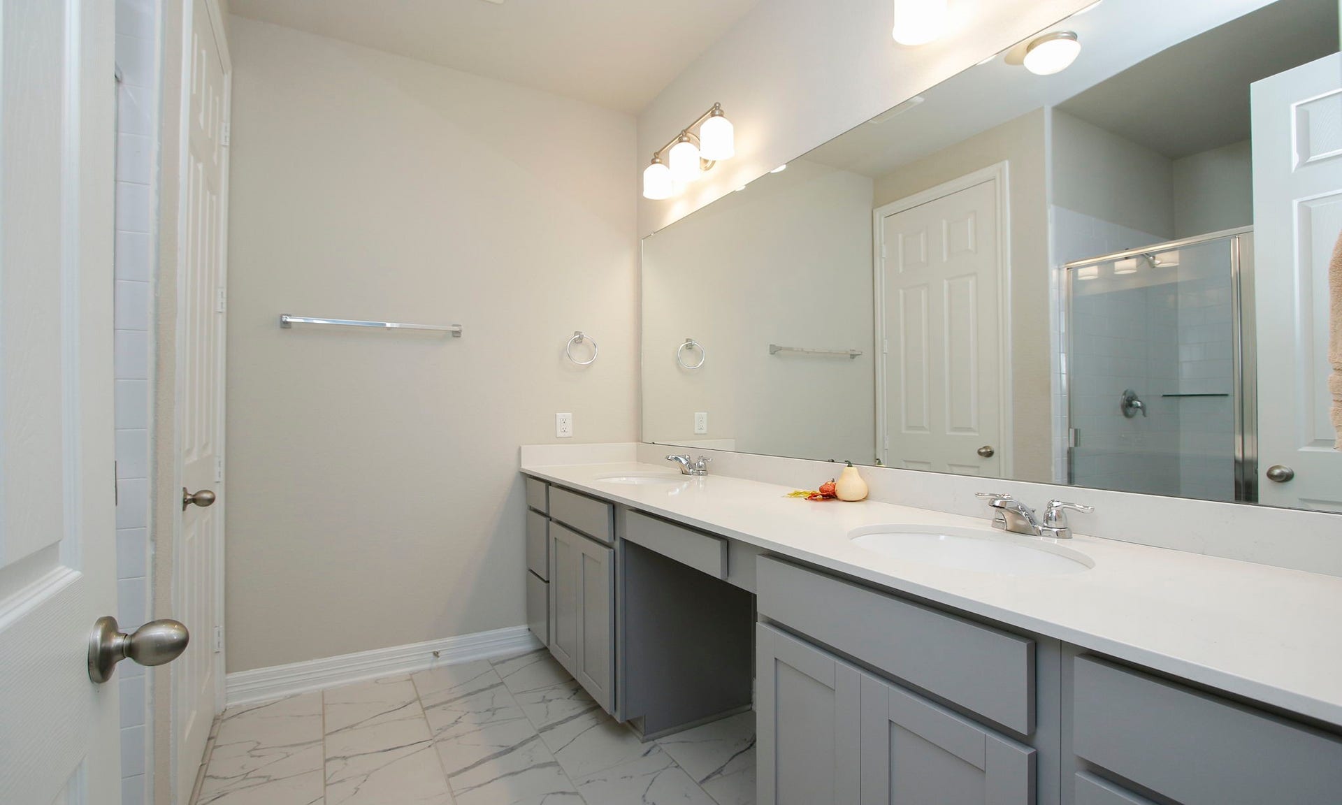 9447 Towne Lake Parkway, Cypress, TX 77433 sink with vanity space