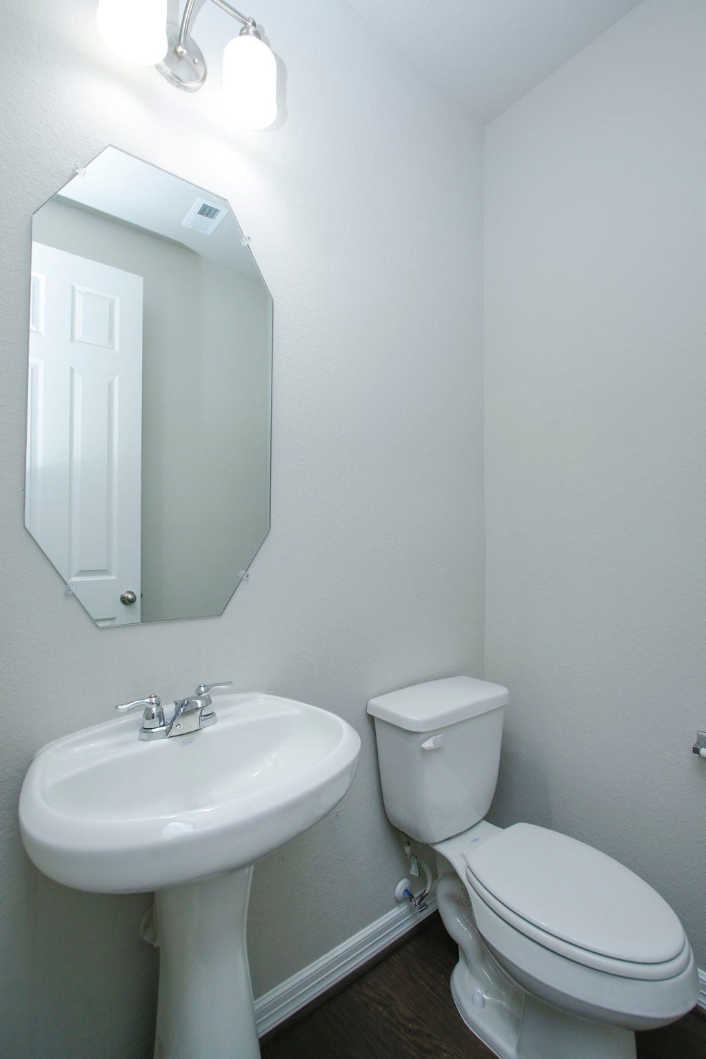 9447 Towne Lake Parkway, Cypress, TX 77433 Powder room