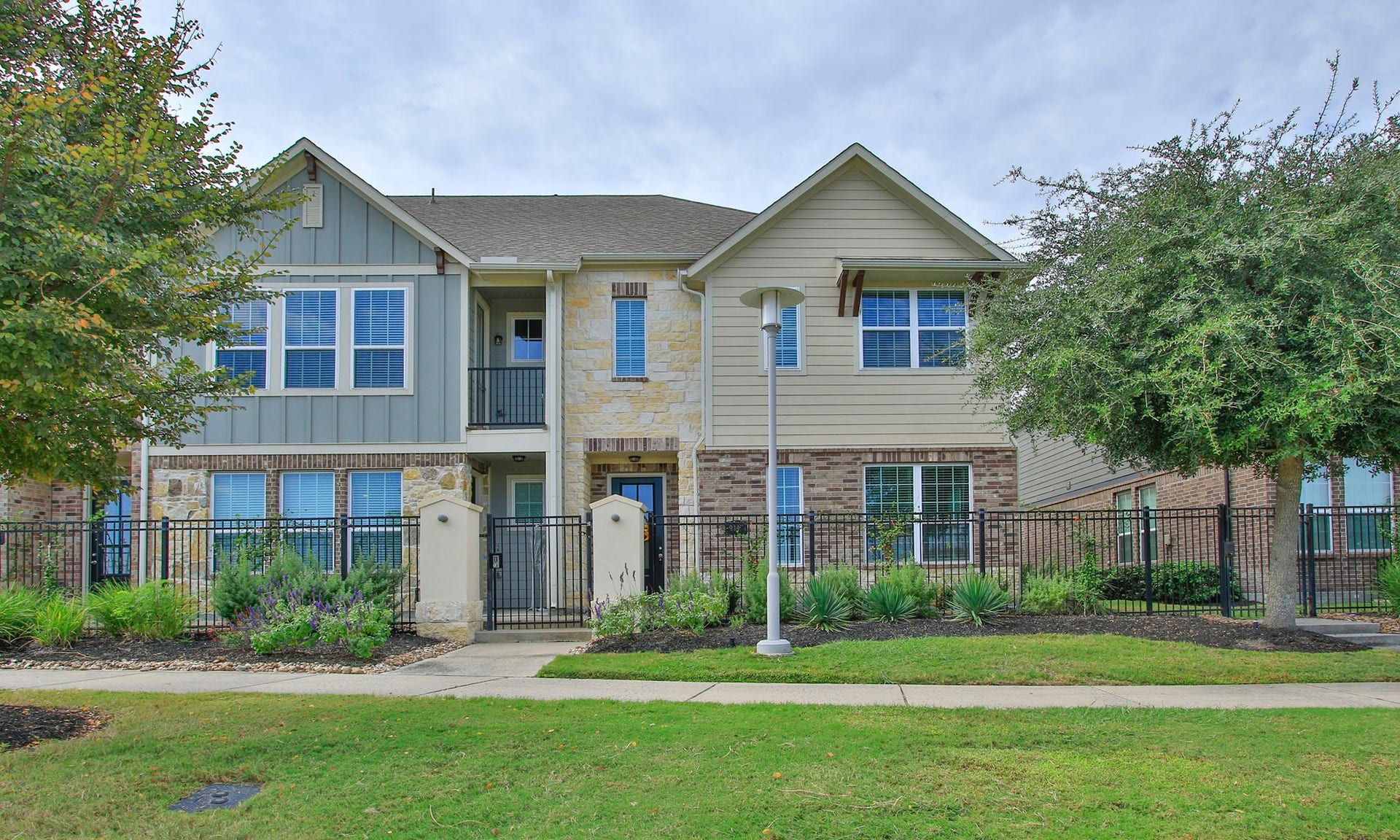 9447 Towne Lake Parkway, Cypress, TX 77433 You unit is on right