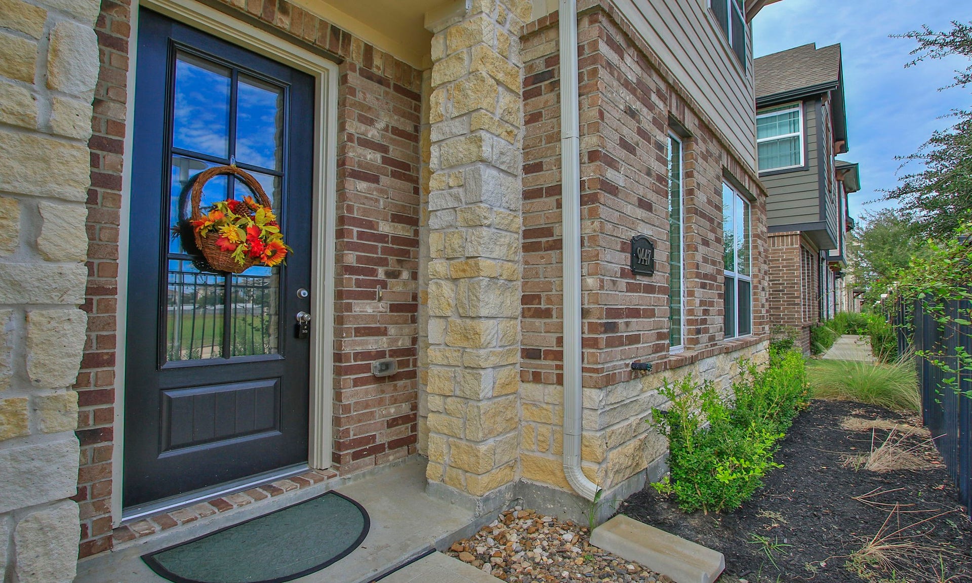 9447 Towne Lake Parkway, Cypress, TX 77433 Come on in