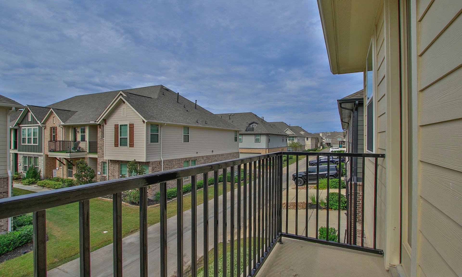 9447 Towne Lake Parkway, Cypress, TX 77433 Lovely sunny balcony