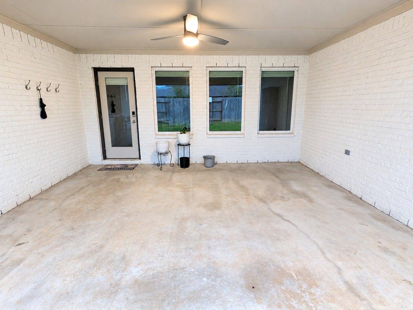 3542 Finn Landing Lane, Missouri City, TX 77459 Built in patio