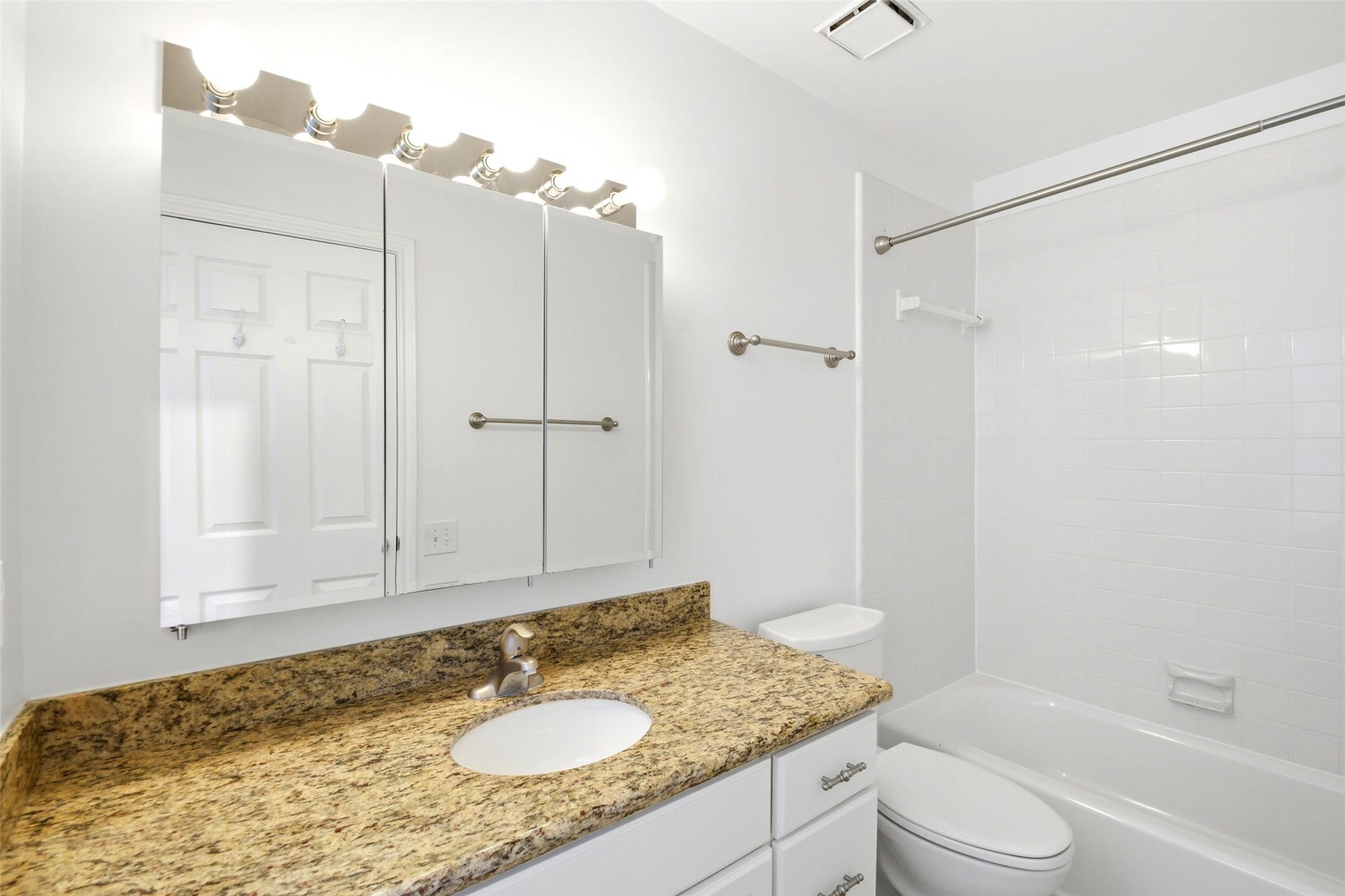 2409 North Boulevard, #B, Houston, TX 77098 2409 North Boulevard, #B, Houston, TX 77098