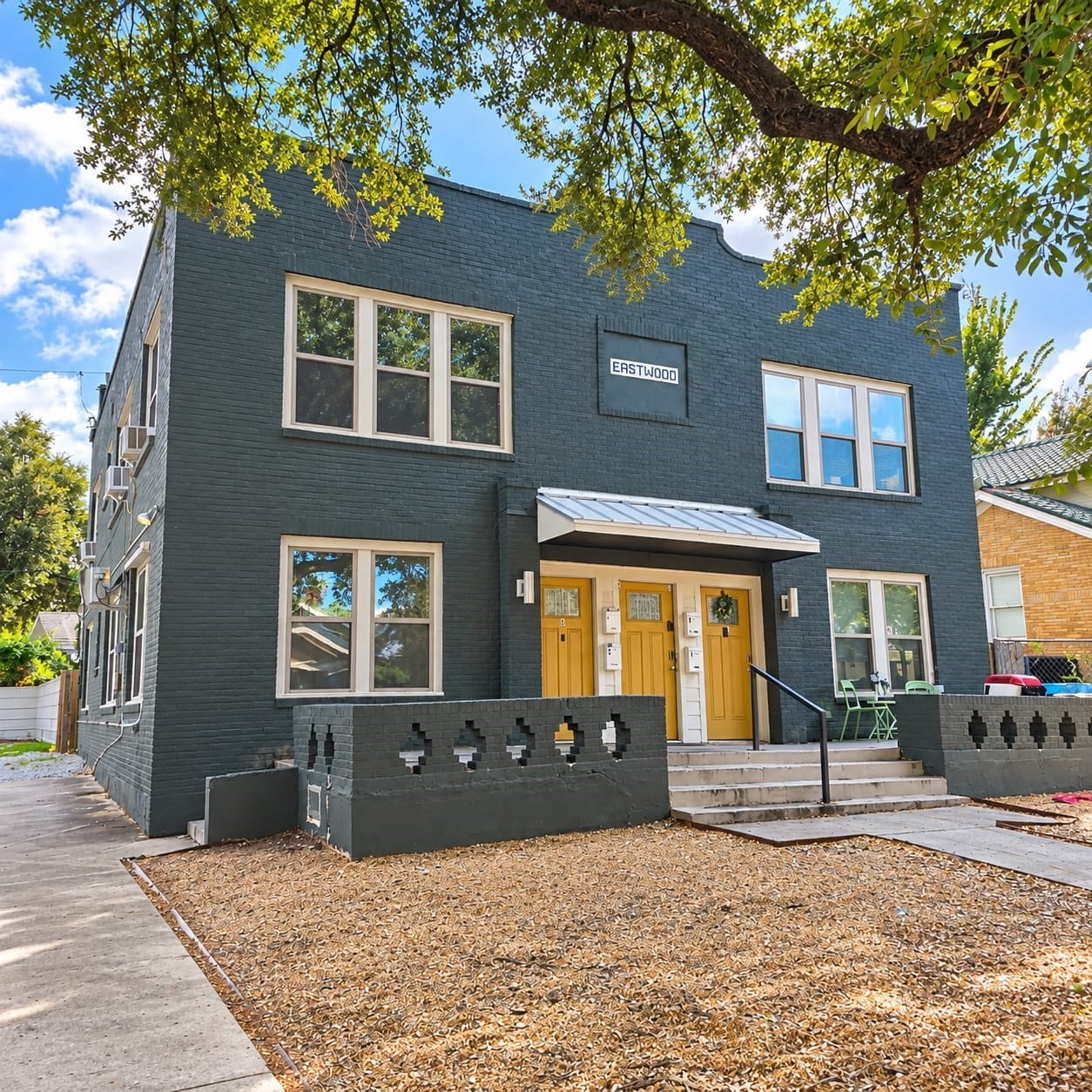 4540 Mckinney Street, #2, Houston, TX 77023 Exterior of well maintained property