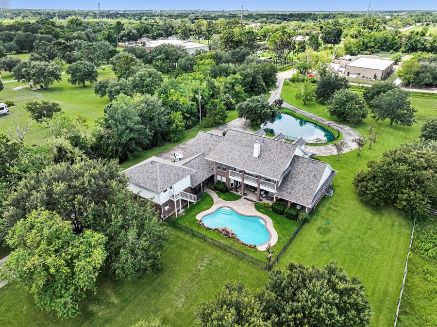 Property photo for 2275 Washington Avenue, Alvin, TX