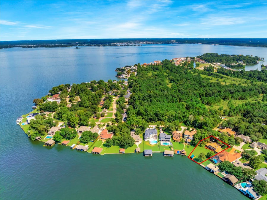 Property photo for 142 Lakeside Drive, Conroe, TX