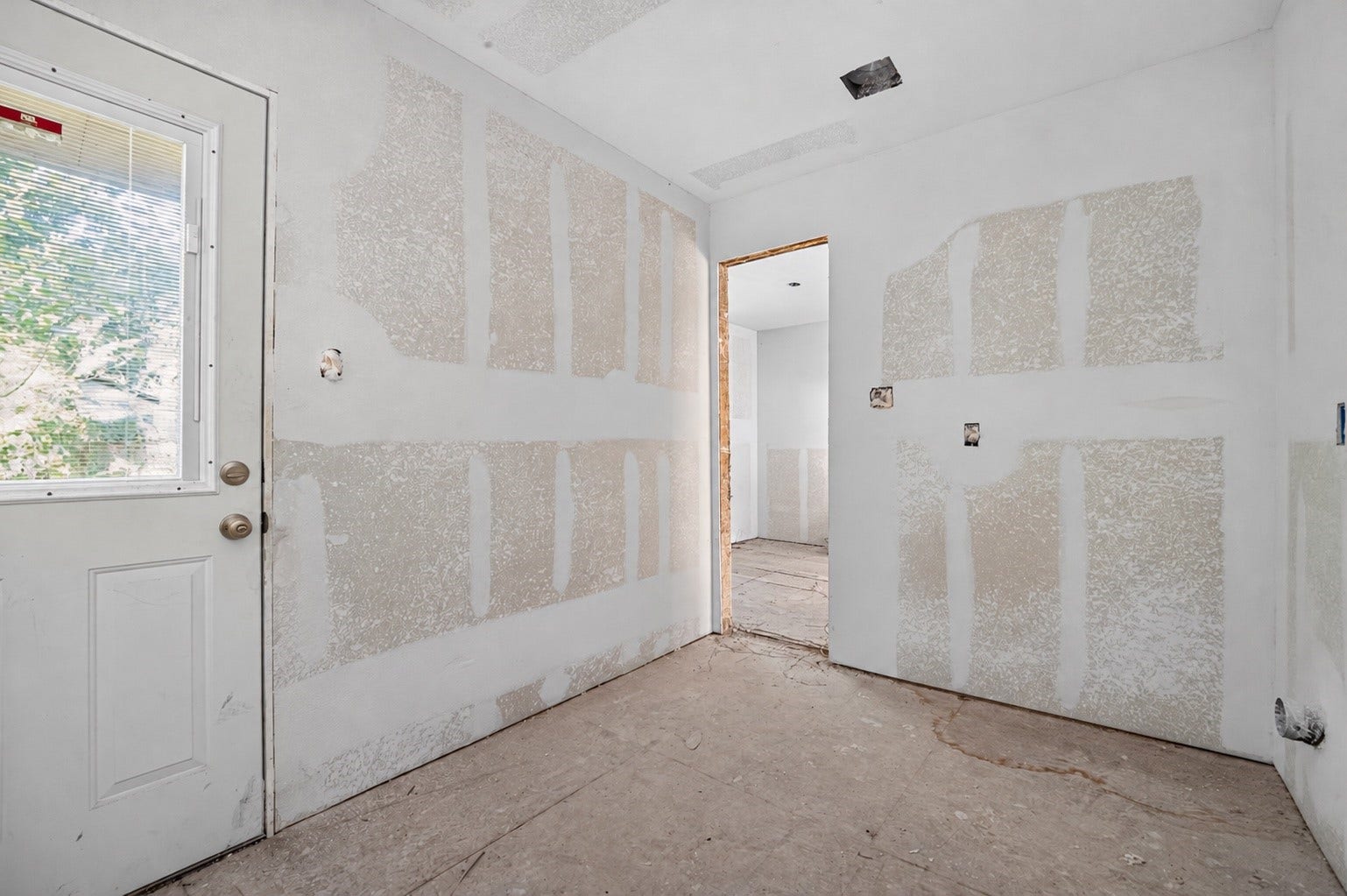6715 Texarkana Street, Houston, TX 77020 Laundry room
