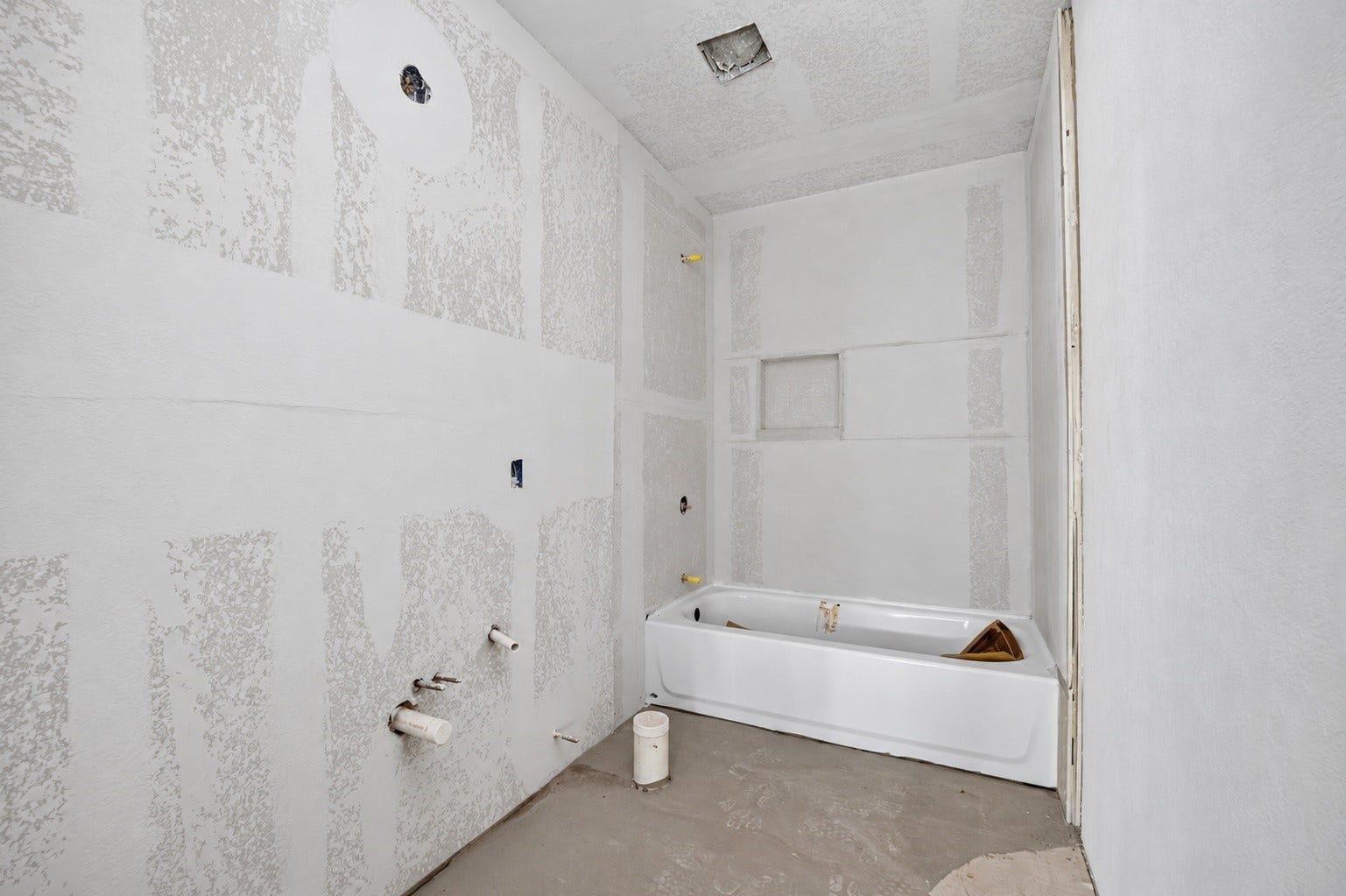 6715 Texarkana Street, Houston, TX 77020 bathroom