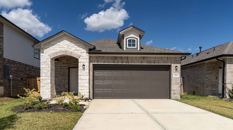 Property photo for 1539 Windrose Bend, Angleton, TX