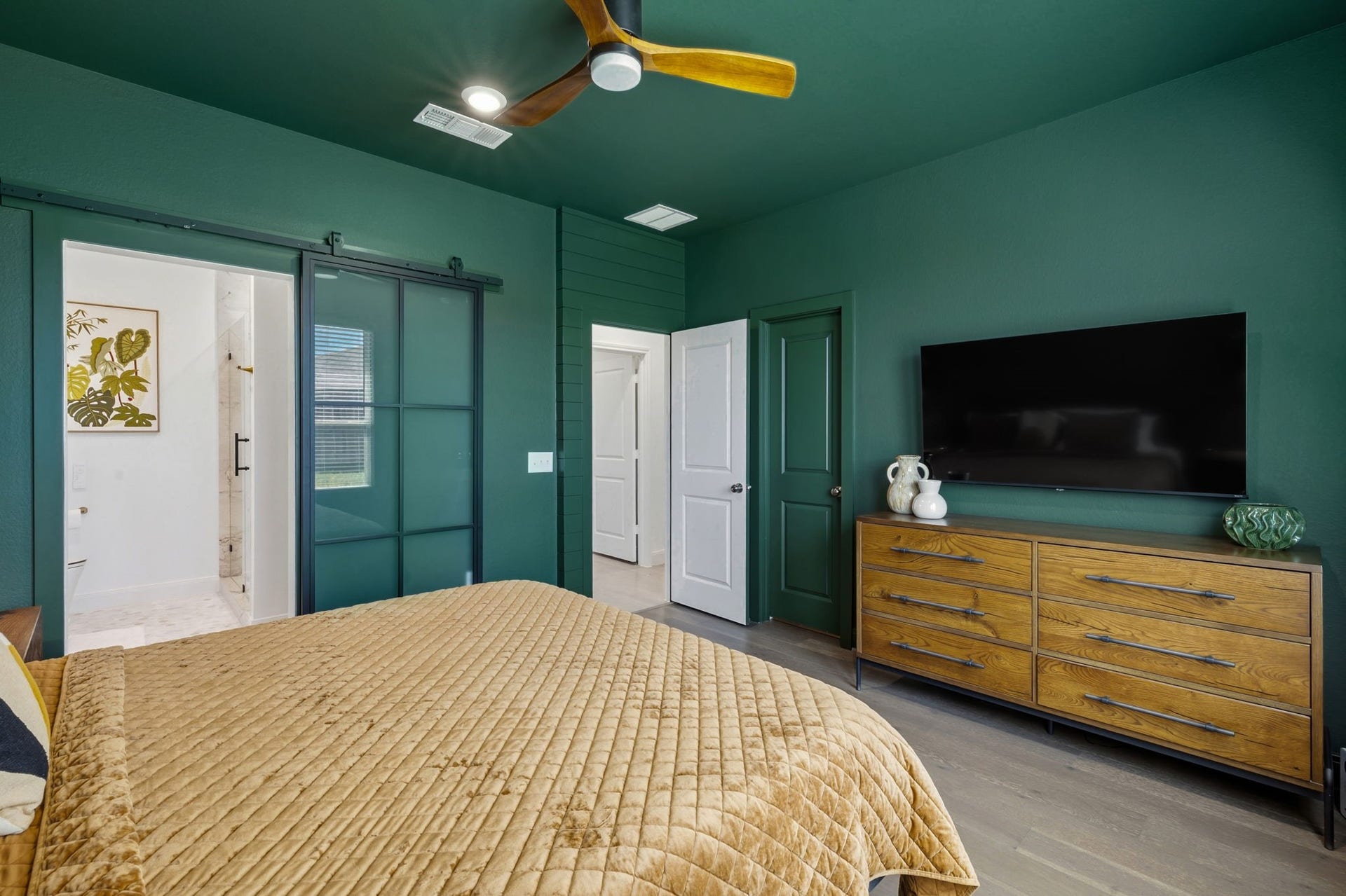 15222 Canyon Rapids Road, Conroe, TX 77302 PRIMARY BEDROOM - Stylish and spacious